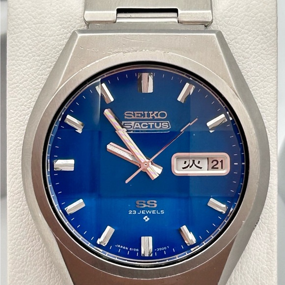 Vintage 1975 Seiko 5 Actus SS, automatic 42mm size case, 6.5in size wrist - Picture 2 of 11